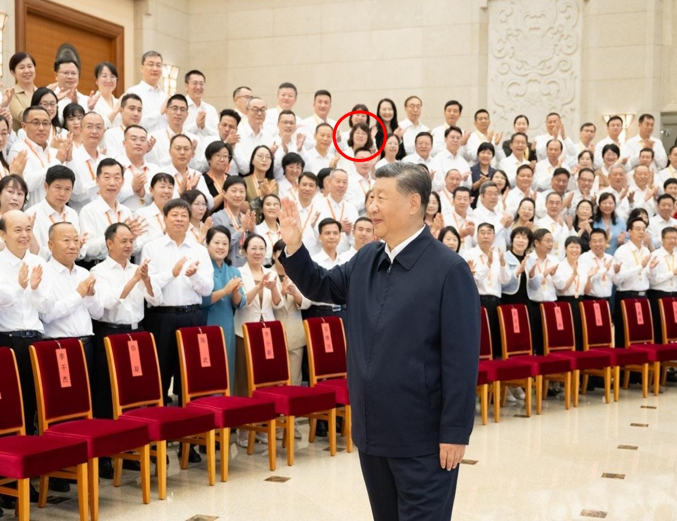 习近平总书记接见北京工业职业技术学院教师